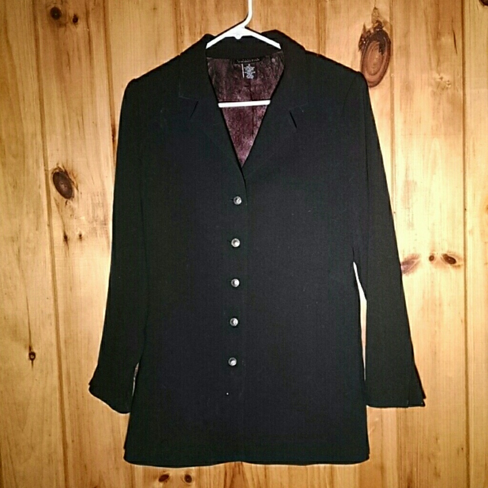 Women's pant suit. - Picture 2 of 4